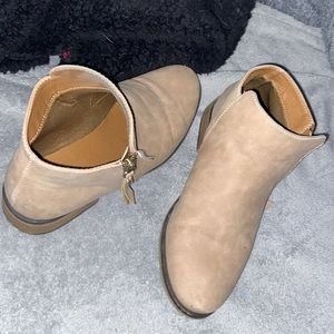 There boots that so one gave to me and never wore